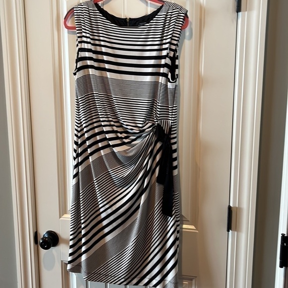 BLACK and white striped dress gathered slimming ruched flattering size 16 - Picture 4 of 12